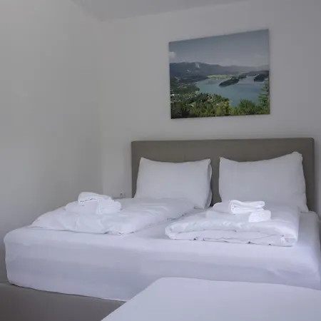 Only 500 M From Woerthersee Tatil Evi *