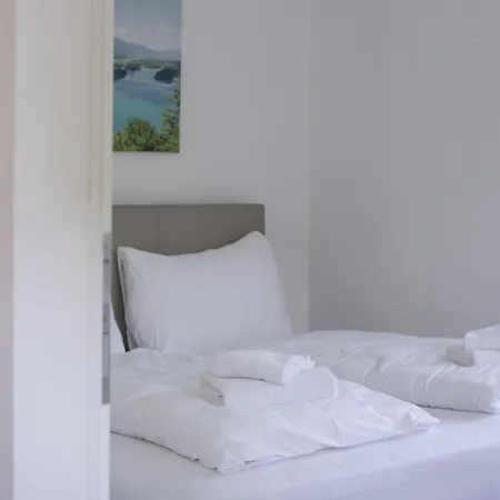 Only 500 M From Woerthersee Tatil Evi *